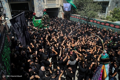 مراسم عزاداری ظهر روز عاشورا و آیین 