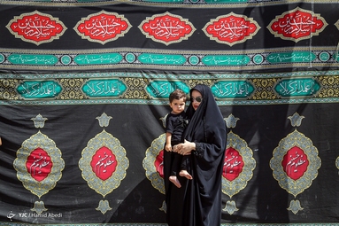 مراسم عزاداری ظهر روز عاشورا و آیین 