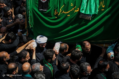 مراسم عزاداری ظهر روز عاشورا و آیین 
