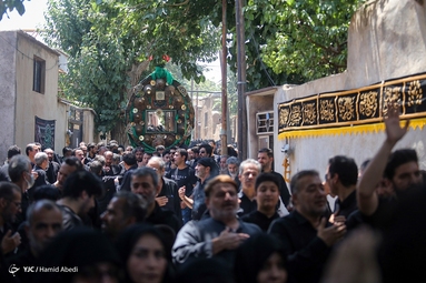 مراسم عزاداری ظهر روز عاشورا و آیین 