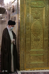 غبارروبی مضجع مطهر رضوی در سفر رهبر انقلاب به مشهد مقدس