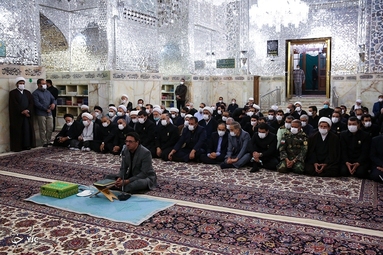 غبارروبی مضجع مطهر رضوی در سفر رهبر انقلاب به مشهد مقدس