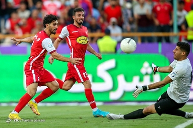 لیگ برتر فوتبال/ پرسپولیس تهران ۲ - صنعت نفت آبادان ۰
