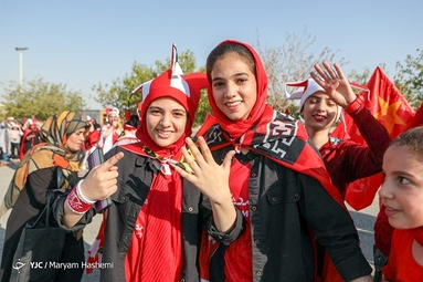 حضور بانوان هوادار پرسپولیس در ورزشگاه آزادی