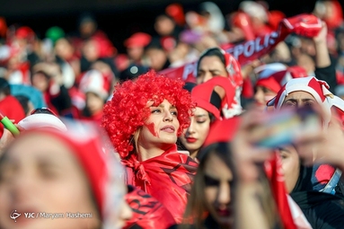 حضور بانوان هوادار پرسپولیس در ورزشگاه آزادی
