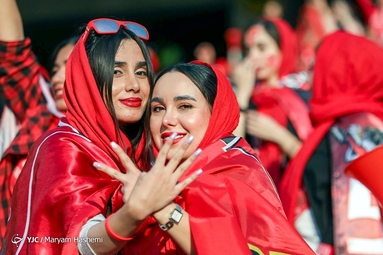 حضور بانوان هوادار پرسپولیس در ورزشگاه آزادی