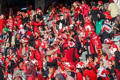 حضور بانوان هوادار پرسپولیس در ورزشگاه آزادی