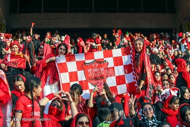 حضور بانوان هوادار پرسپولیس در ورزشگاه آزادی
