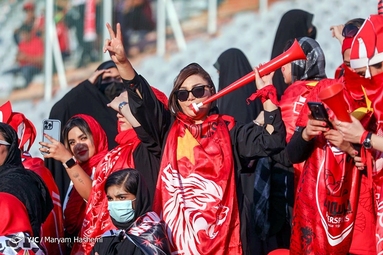 حضور بانوان هوادار پرسپولیس در ورزشگاه آزادی