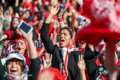 حضور بانوان هوادار پرسپولیس در ورزشگاه آزادی