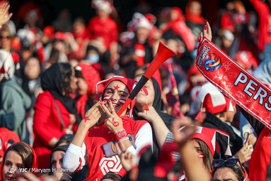 حضور بانوان هوادار پرسپولیس در ورزشگاه آزادی