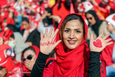 حضور بانوان هوادار پرسپولیس در ورزشگاه آزادی