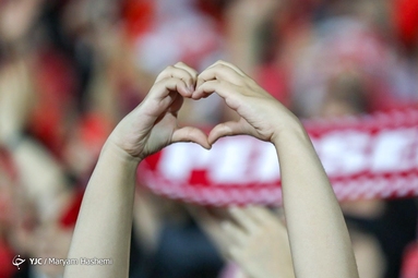 حضور بانوان هوادار پرسپولیس در ورزشگاه آزادی
