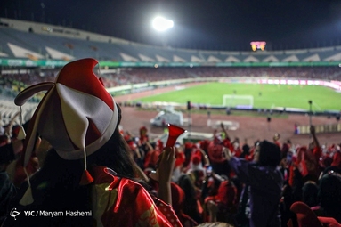 حضور بانوان هوادار پرسپولیس در ورزشگاه آزادی