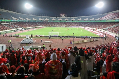 حضور بانوان هوادار پرسپولیس در ورزشگاه آزادی