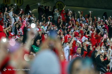 حضور بانوان هوادار پرسپولیس در ورزشگاه آزادی