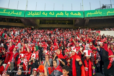 حضور بانوان هوادار پرسپولیس در ورزشگاه آزادی
