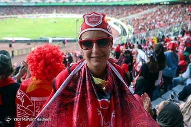 حضور بانوان هوادار پرسپولیس در ورزشگاه آزادی