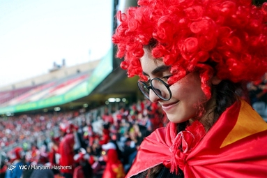 حضور بانوان هوادار پرسپولیس در ورزشگاه آزادی