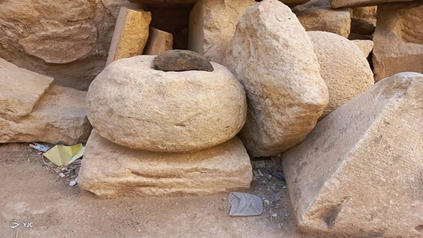 پایه ستون تاریخی در آرامگاه شیخ یوسف سروستانی
