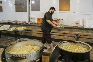 میزبانی از زائران اربعین در قرارگاه مردمی اربعین قم