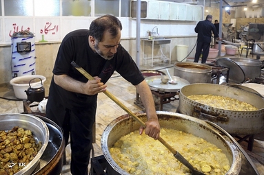 میزبانی از زائران اربعین در قرارگاه مردمی اربعین قم