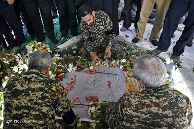 مراسم تشییع و خاکسپاری پیکر شهید گمنام در سازمان ثبت احوال کشور