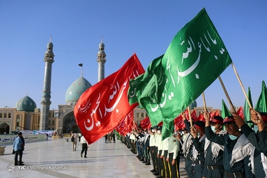 صبحگاه مشترک نیرو‌های نظامی در مسجد مقدس جمکران