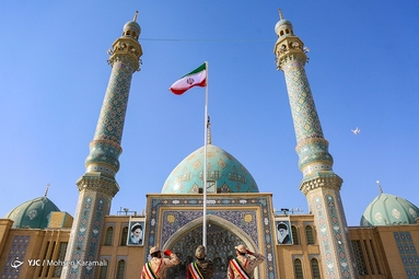 صبحگاه مشترک نیرو‌های نظامی در مسجد مقدس جمکران