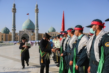 صبحگاه مشترک نیرو‌های نظامی در مسجد مقدس جمکران