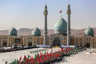 صبحگاه مشترک نیرو‌های نظامی در مسجد مقدس جمکران