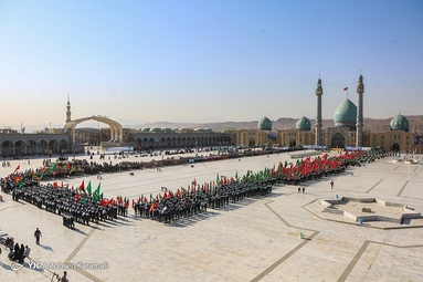 صبحگاه مشترک نیرو‌های نظامی در مسجد مقدس جمکران