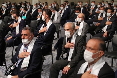 دیدار دست‌اندرکاران کنگره شهدای ورزشکار و جمعی از مادران شهدای ورزشکار با رهبر انقلاب