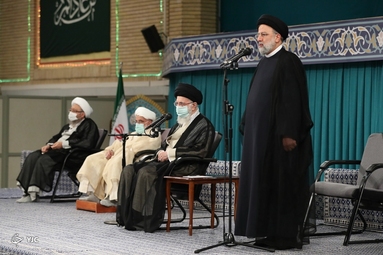 دیدار مسئولان نظام و میهمانان کنفرانس وحدت اسلامى با رهبر انقلاب