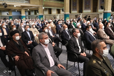 دیدار مسئولان نظام و میهمانان کنفرانس وحدت اسلامى با رهبر انقلاب