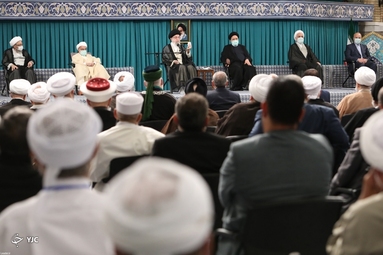 دیدار مسئولان نظام و میهمانان کنفرانس وحدت اسلامى با رهبر انقلاب