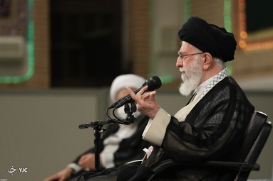 دیدار مسئولان نظام و میهمانان کنفرانس وحدت اسلامى با رهبر انقلاب