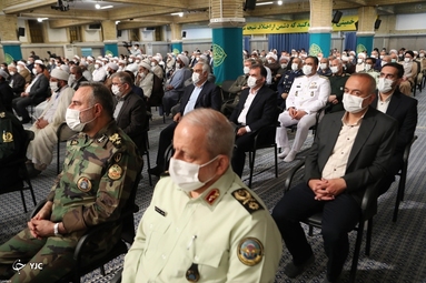 دیدار مسئولان نظام و میهمانان کنفرانس وحدت اسلامى با رهبر انقلاب