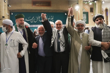دیدار مسئولان نظام و میهمانان کنفرانس وحدت اسلامى با رهبر انقلاب
