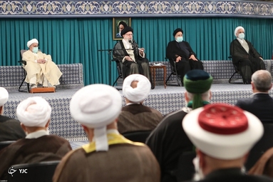 دیدار مسئولان نظام و میهمانان کنفرانس وحدت اسلامى با رهبر انقلاب