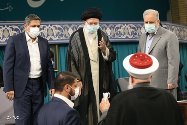 دیدار مسئولان نظام و میهمانان کنفرانس وحدت اسلامى با رهبر انقلاب