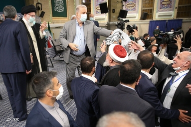 دیدار مسئولان نظام و میهمانان کنفرانس وحدت اسلامى با رهبر انقلاب