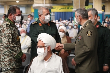 دیدار مسئولان نظام و میهمانان کنفرانس وحدت اسلامى با رهبر انقلاب