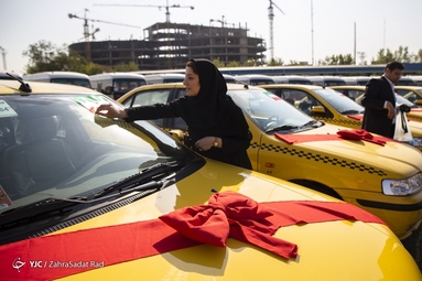 آیین بهره برداری از ۲۶۳ دستگاه اتوبوس و مینی‌بوس و دو هزار تاکسی در پایتخت