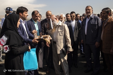 آیین بهره برداری از ۲۶۳ دستگاه اتوبوس و مینی‌بوس و دو هزار تاکسی در پایتخت