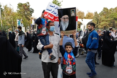 راهپیمایی مردم تهران در محکومیت جنایت تروریستی حرم شاهچراغ (ع)