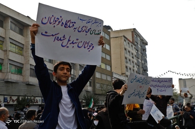 راهپیمایی مردم تهران در محکومیت جنایت تروریستی حرم شاهچراغ (ع)