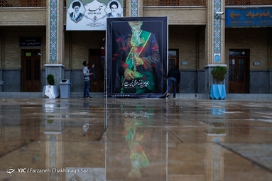 کارگاه عملی «قرمز پررنگ» با هدف نقاشی یادمان شهدای شاهچراغ در شیراز