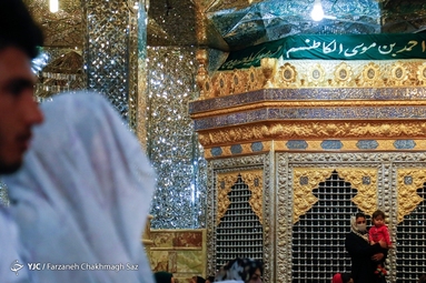 اهدا ۳۱۳ جهیزیه به ۳۱۳ عروس و داماد در حرم شاهچراغ
