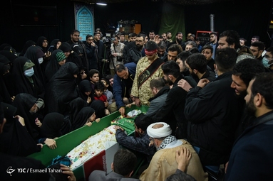 وداع با پیکرشهید حسن مختارزاده